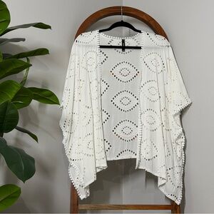 Torrid ONE SIZE White Eyelet Ruana Kimono Top